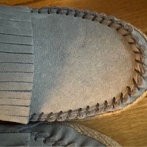 NIB UGG Light Gray Suede Moccassin